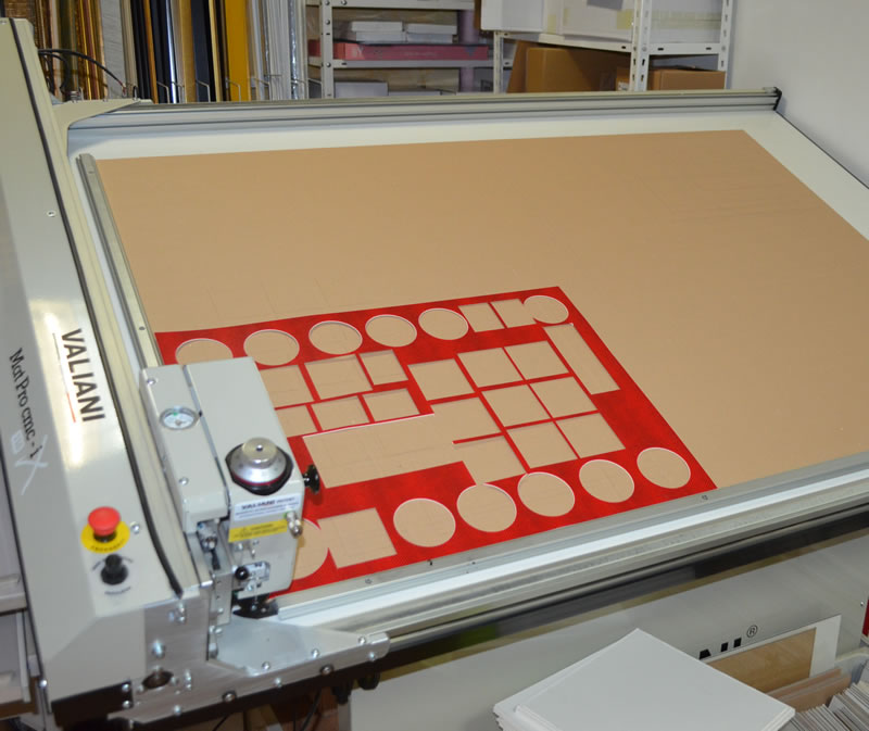 La découpe assistée par ordinateur pour faire votre passe-partout